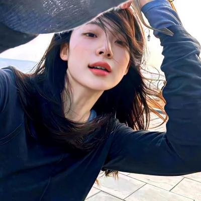 新生代小生被曝机场牵手女助理，一夜之间机场画面流出